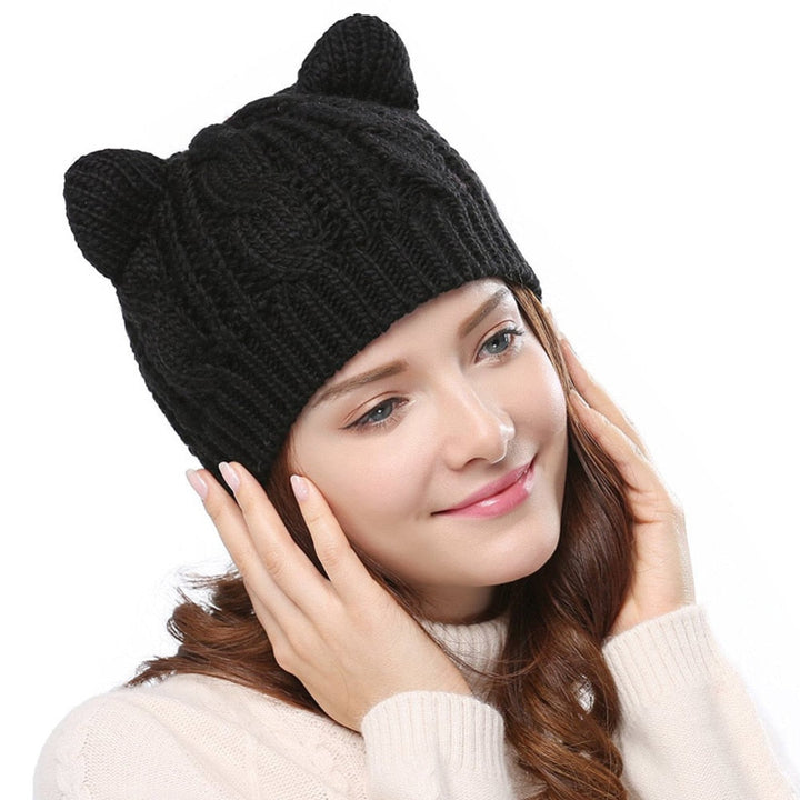 Varm kattöronmössa, stickad unisex design för utomhusaktiviteter på vintern.