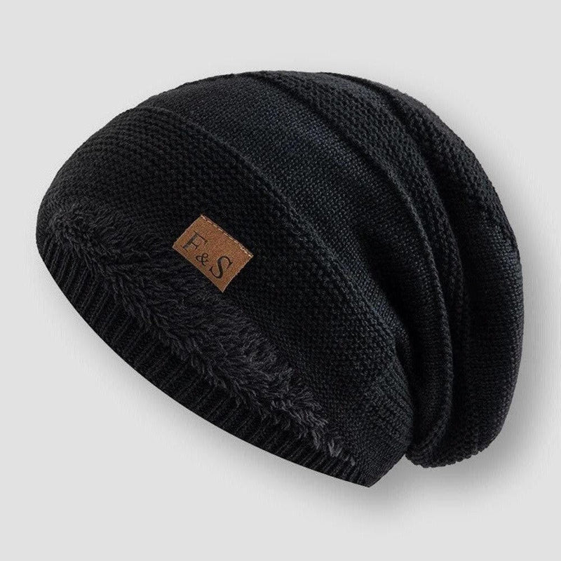 Varm stickad unisex mössa med mjukt fleecefoder. Utmärkt vintermössa för alla utomhusaktiviteter.