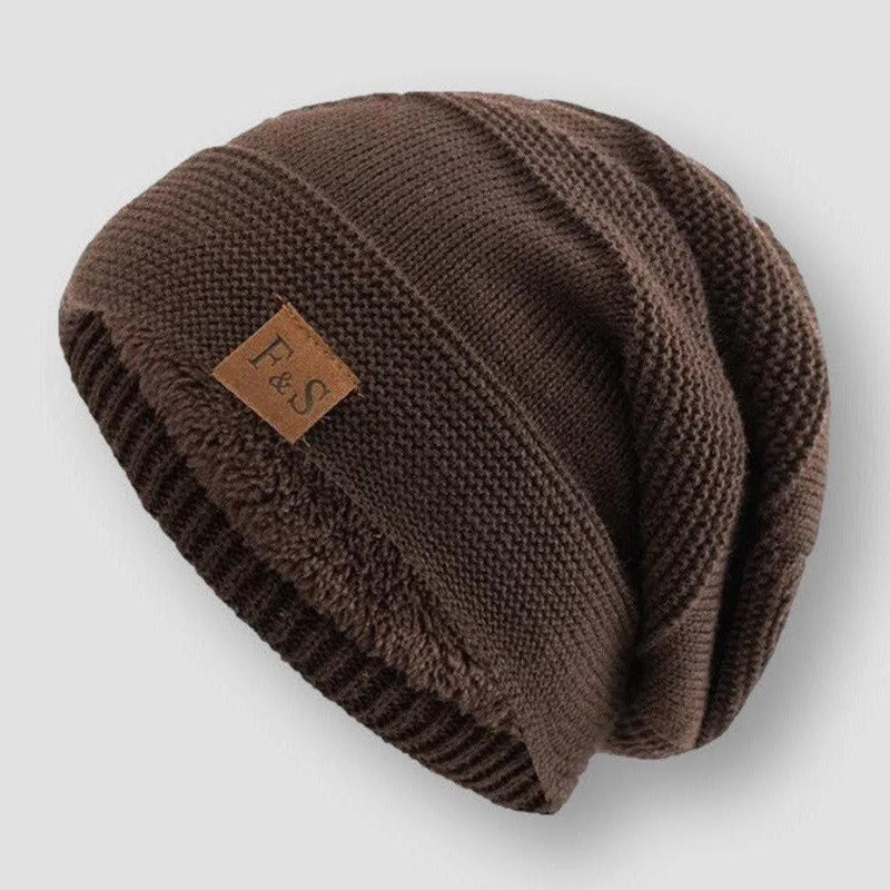 Bekväm stickad unisex mössa med värmande fleecefoder, skyddar effektivt mot kyla under vintern.