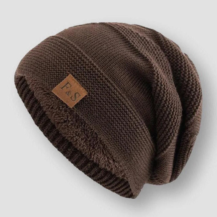 Bekväm stickad unisex mössa med värmande fleecefoder, skyddar effektivt mot kyla under vintern.
