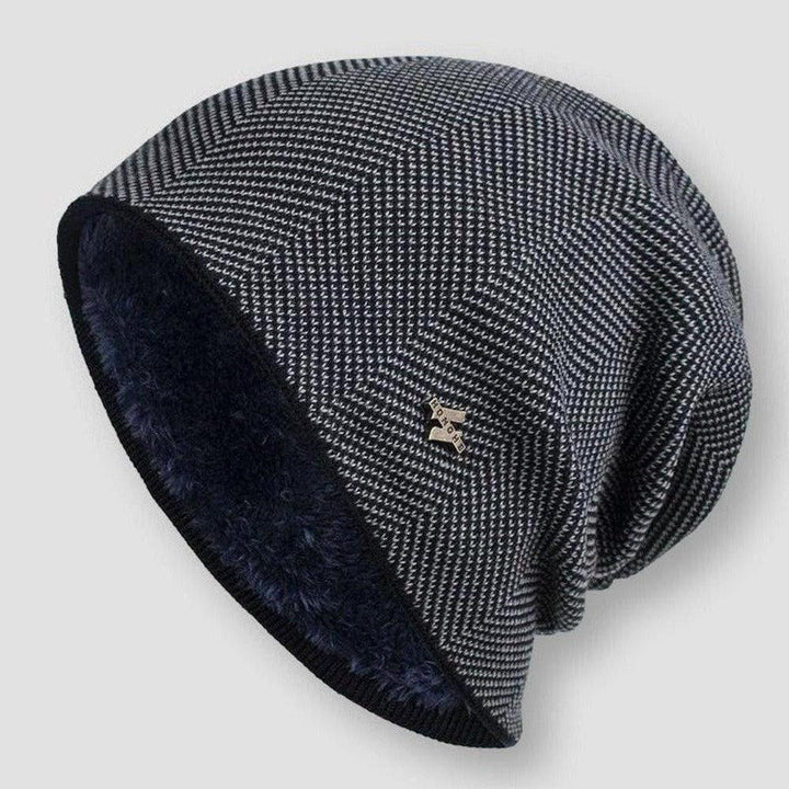 Flexibel unisex vintermössa med unik strukturerad stickning. Varm och bekväm för barn och vuxna i kylan.
