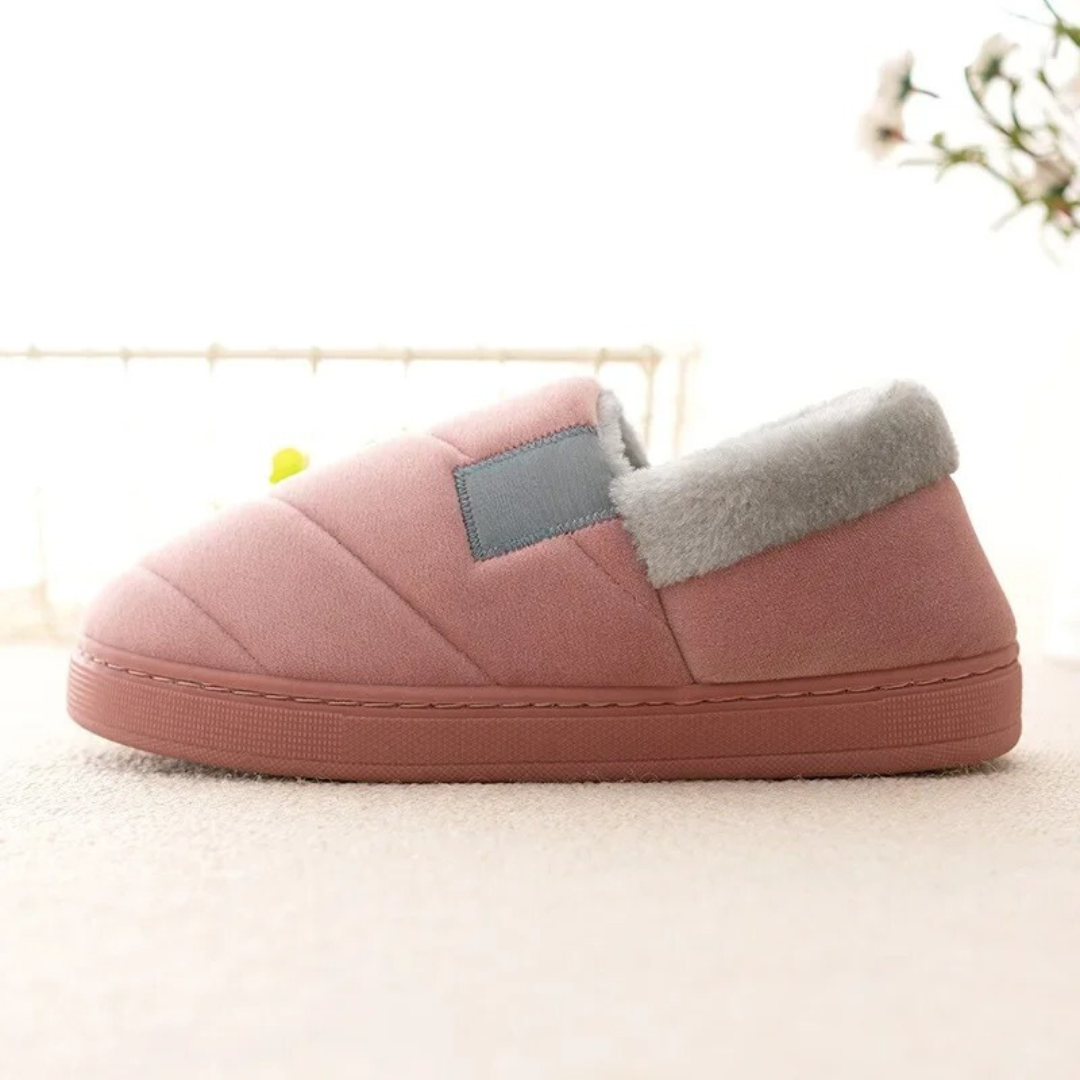Uppsättning av unisex tofflor i olika färger, alla med halkfri sula och mysig pälsstil inuti