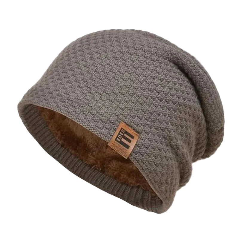 Unisex våffelstickad vintermössa med fleecefoder, stilren och varm för kalla väder utomhus.