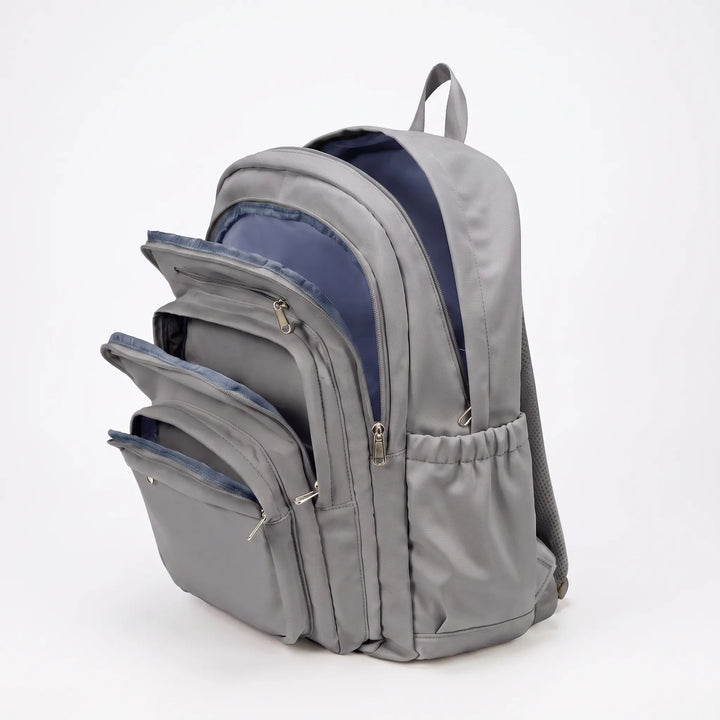 Ergonomisk unisex ryggsäck med vadderade axelremmar och ryggpanel, perfekt som bekväm laptopväska för resan.