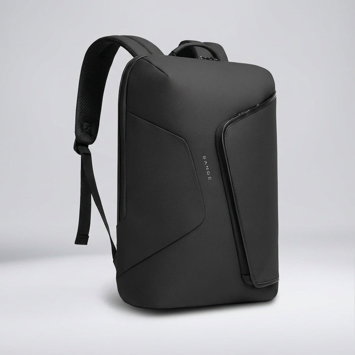 Funktionell vattentät kontorsväska med USB-laddningsport, designad för laptop och professionell användning.