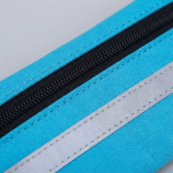 Svart RunBelt vattentät löparväska med justerbart band för unisex användning vid löpning & träning.