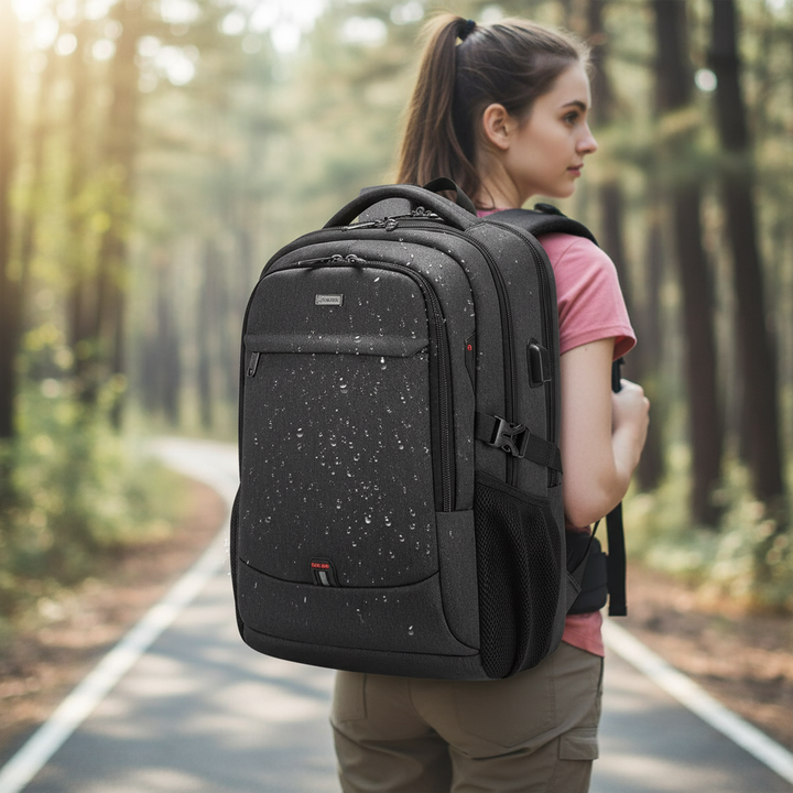 Unisex vattentät laptopryggsäck med USB-port, perfekt för pendling och resor. Skyddar din dator.