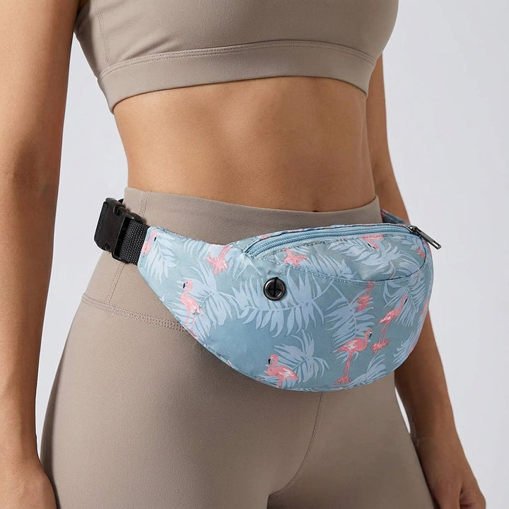 Handsfree vattentät midjeväska i polyester, perfekt för utomhusaktiviteter och äventyr.