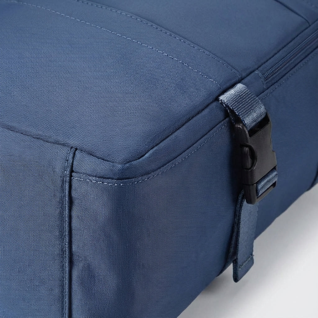 Praktisk unisex reseryggsäck för handbagage, vattentät och rymlig för alla dina äventyr.