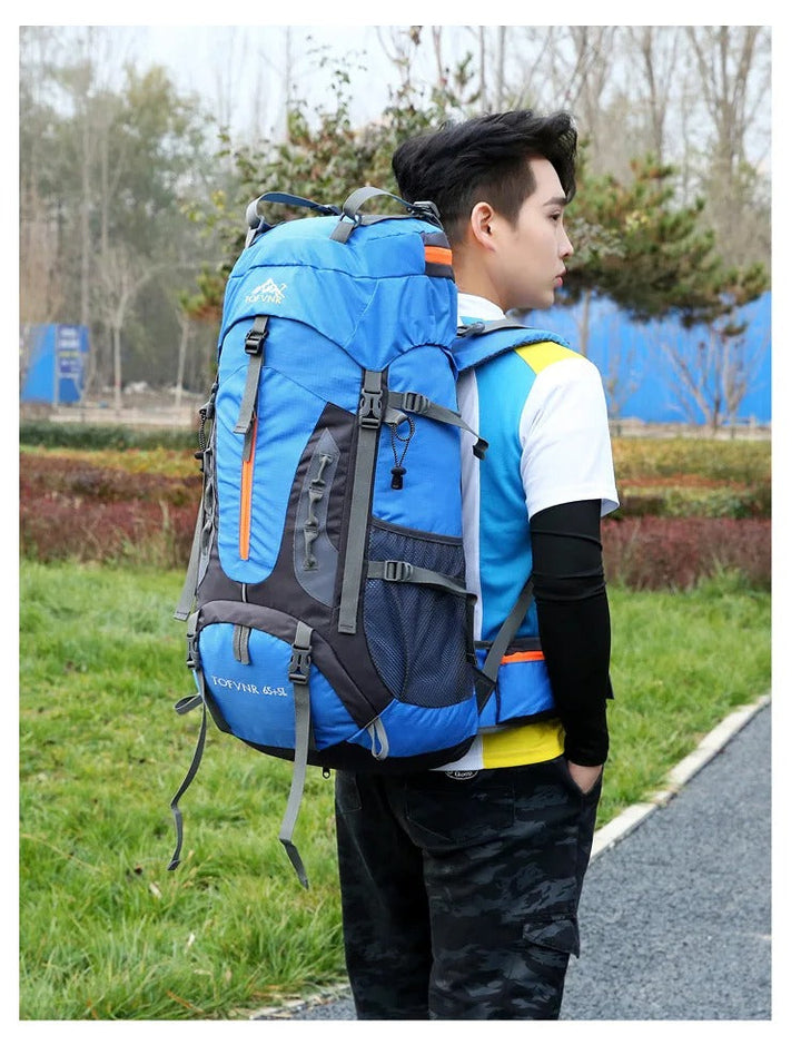 Unisex 45L vattentät ryggsäck sedd bakifrån, med bekväma axelremmar för outdoor.