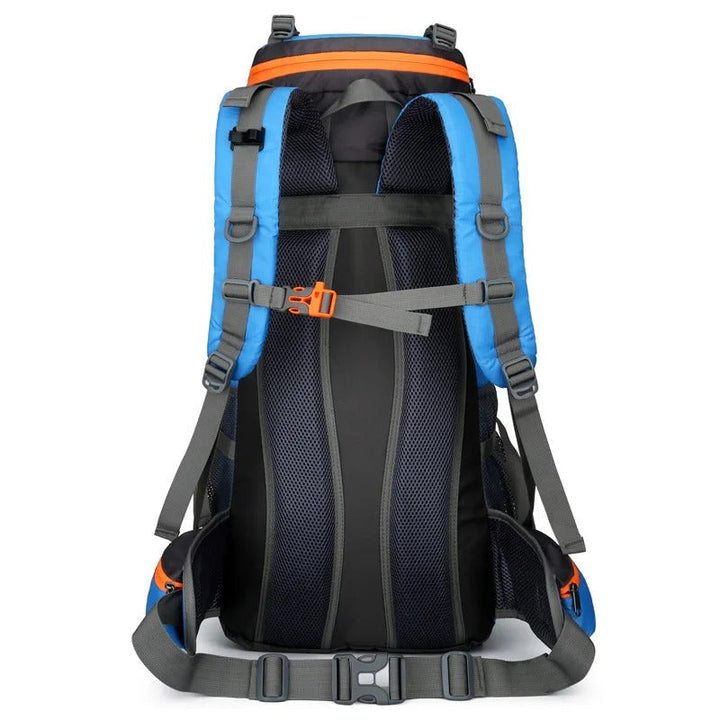 Unisex 45L ryggsäck med öppna fack, visar praktisk packning för vandring och outdoor.
