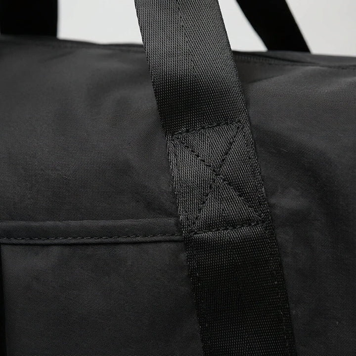 DryVoyager lättvikts weekendväska i unisex design. Vattentät sportväska med smart skofack för gym och resa.