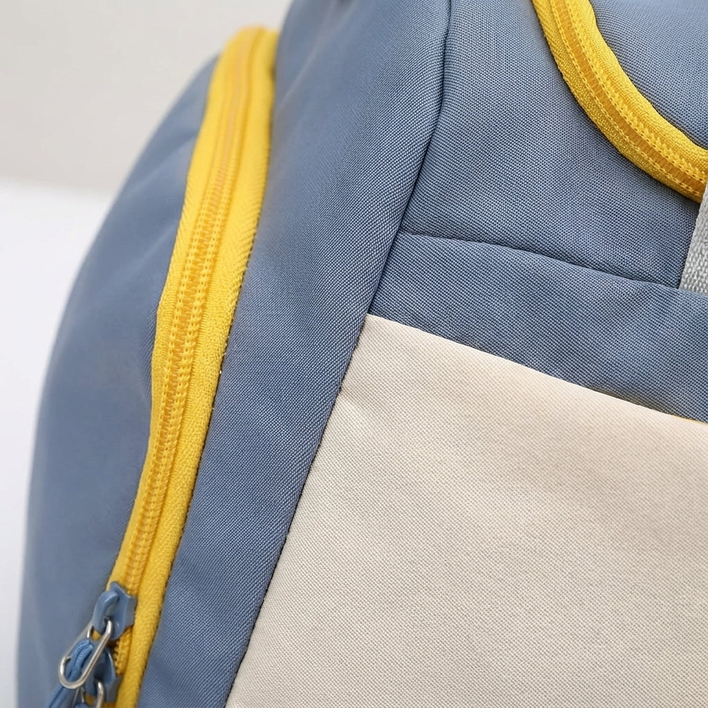 Mångsidig reseväska GearMate med organiserade fack och lättviktsdesign, utmärkt som bagage för weekendresor.