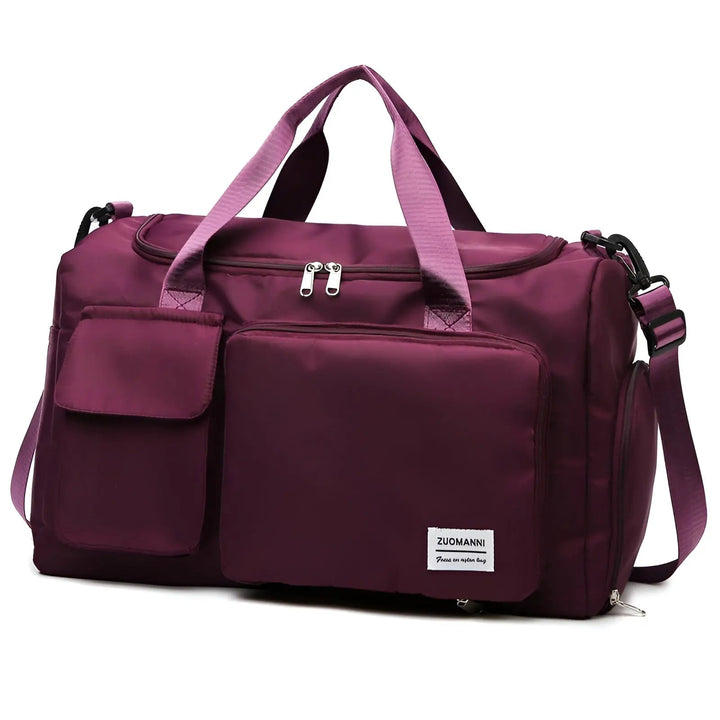 Rymlig vattenavvisande weekendbag unisex, perfekt för all-year resor & sport.