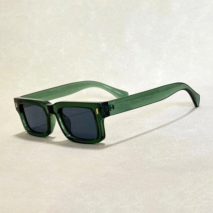 Djärva unisex solglasögon med UV400-skydd, en stilren vintage accessoar för soliga dagar.