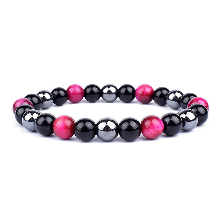 Man bär unisexarmband med trippelskydd. Naturstenar som tigeröga, hematit och svart obsidian för energi.