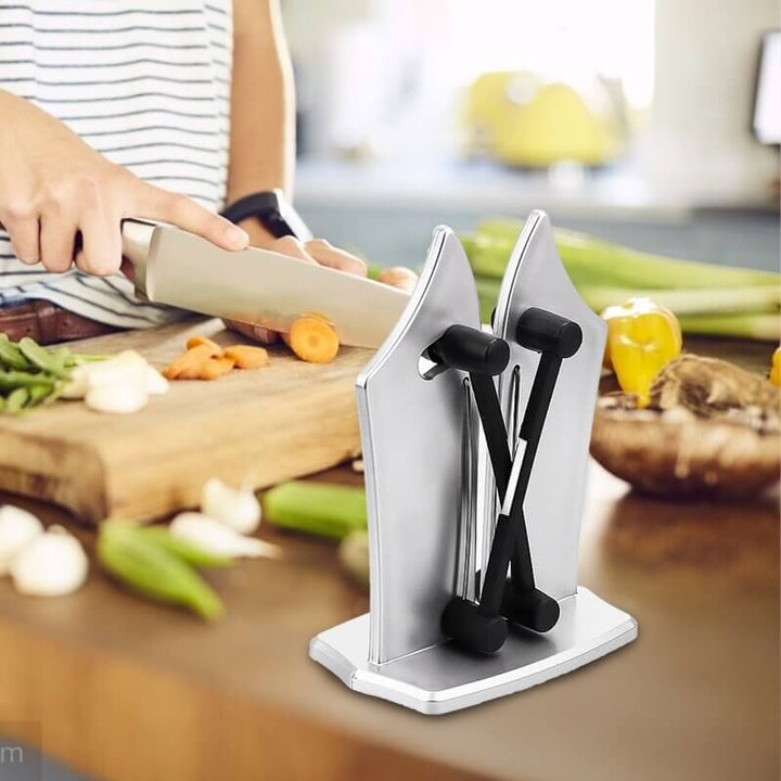 Kraftfull knivslipare designad för att vässa alla knivar, ett oumbärligt köksredskap.