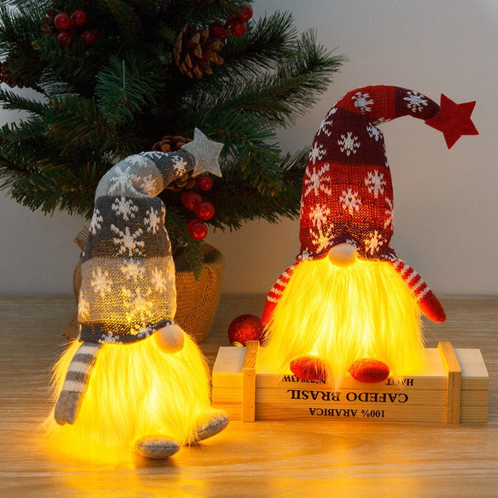 Juldekoration i form av en gnistrande upplyst tomte med LED-belysning för hemmet.