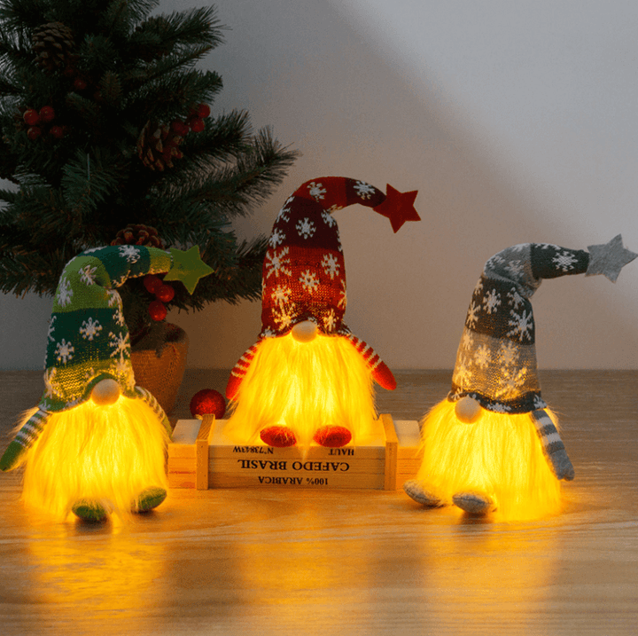 Handgjord jultomte i filt med inbyggd LED-belysning. Unikt julpynt för julen.