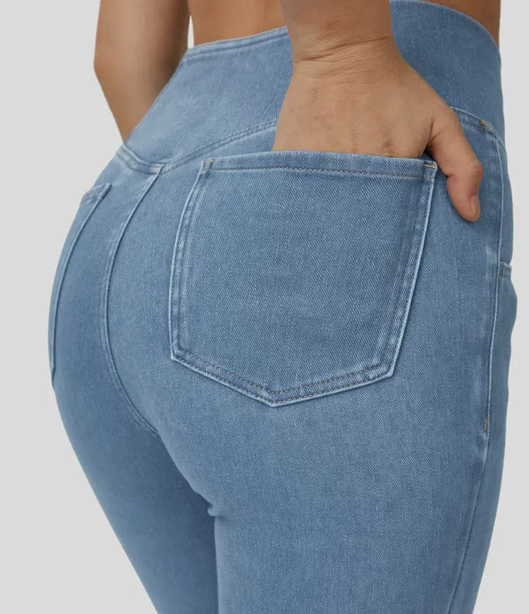 Kvinnors utsvängda byxor med hög midja, detaljbild av det stretchiga tyget och den feminina snittet