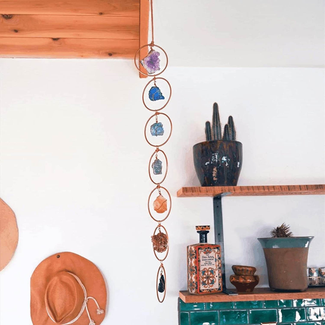 Väggdekor med 7 chakra ädelstenar för wellness och inre frid. Perfekt för att skapa en lugn oas.