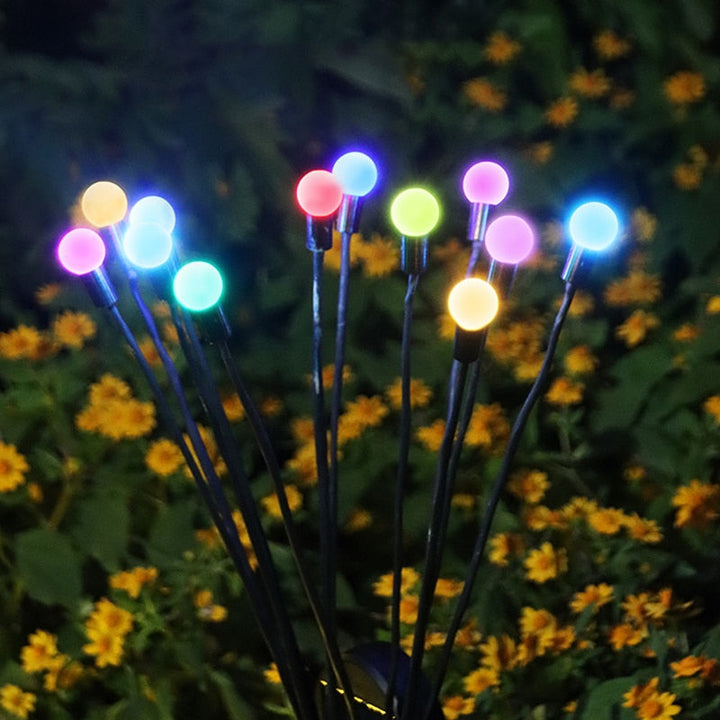 Vattentät solcellsdriven LED-lampa med vajande eldflugseffekt. Idealisk trädgårdsbelysning för alla väder.