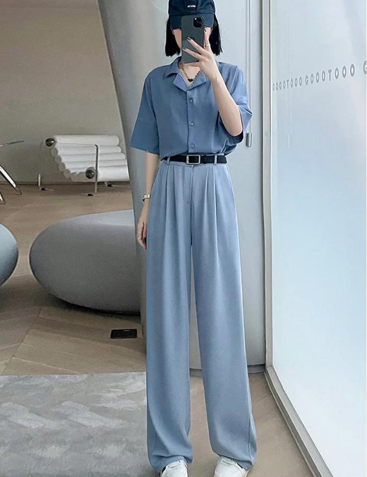 Moderna raka benbyxor i polyester, med hög midja och resår, passande för vardagsbruk.