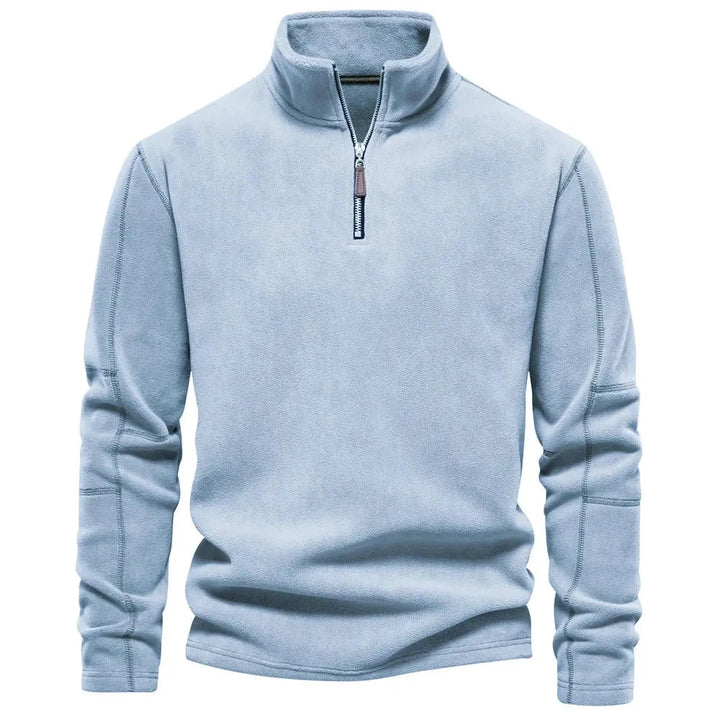 Herrtröja med turtleneck. Varm, bekväm halskrage. Stilren herrkläder för höst och vinter. Mångsidig.