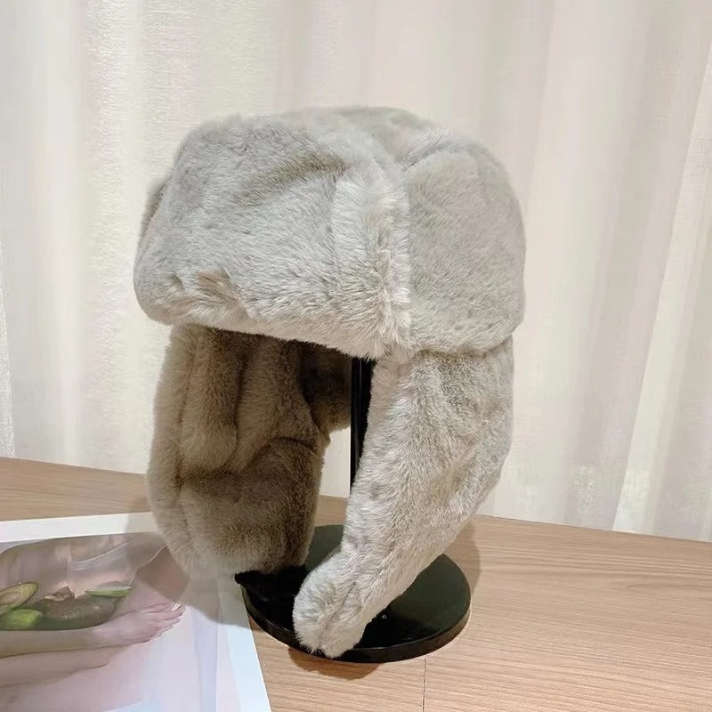 Mjukstickad varm beanie för kvinnor, en skön dammössa för vinterkyla. Mysig och trendig.