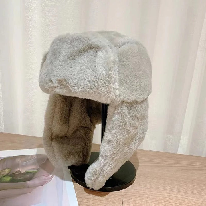Mjukstickad varm beanie för kvinnor, en skön dammössa för vinterkyla. Mysig och trendig.