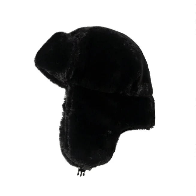 Varm stickad mössa för kvinnor med praktiska öronlappar, utmärkt för kalla vinterdagar. Trendig beanie.