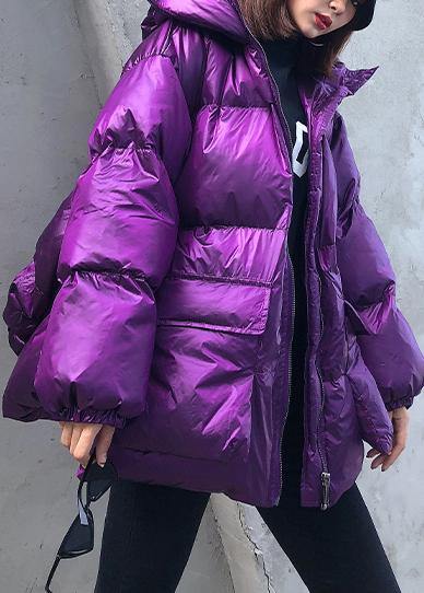 Lila kvinnors parkas: Trendig vinterjacka med huva och stilrena detaljer. Varm & bekväm för kalla vintrar.