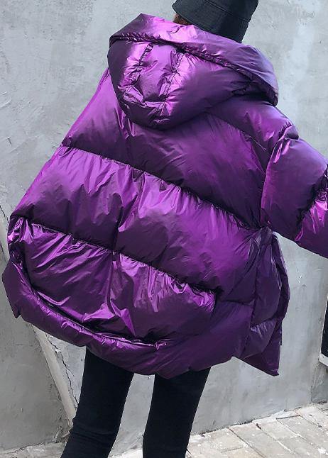 Blå kvinnors vinterparkas: Praktisk damjacka med huva & fickor. Varm ytterkläder för stil och kyla.
