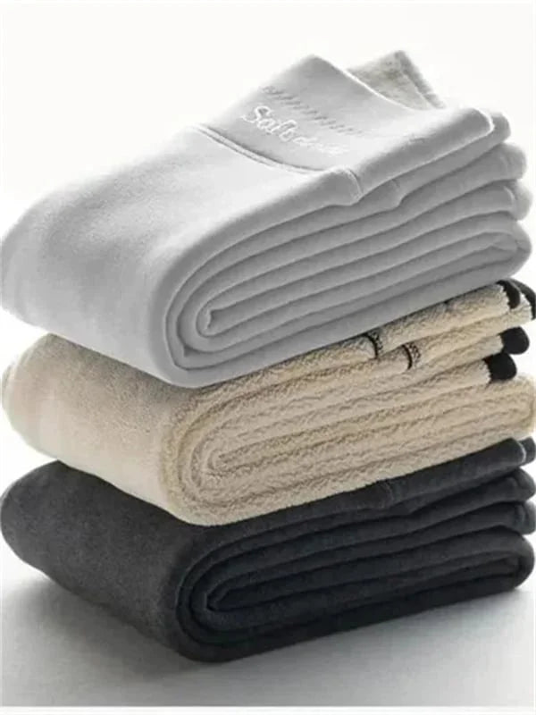 Svarta dam leggings för vintern. Hög midja & stretchigt material ger värme och komfort hela dagen.