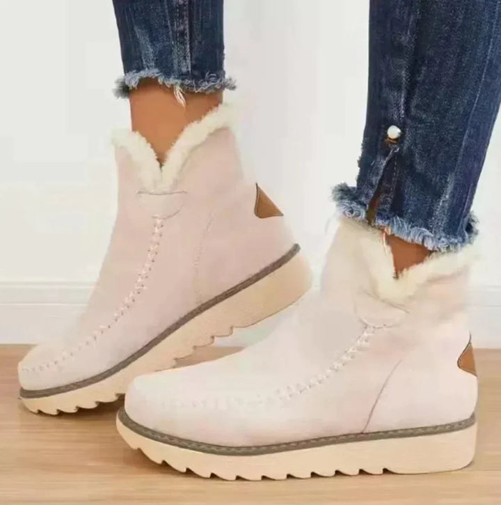 Bekväma damstövlar för vinter och höst. Varma, fodrade vardagsskor i beige, idealiska för kyla.