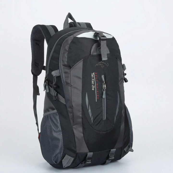 Ryggpanel på Sean 50L vandringsryggsäck med vadderade axelband för bekvämt trekking och outdoor.