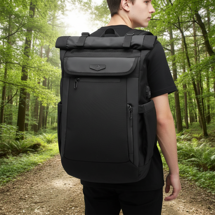 Vattenavvisande herrryggsäck 50l för äventyr. Slittålig pendlaryggsäck med laptopfack. Perfekt för outdoor.