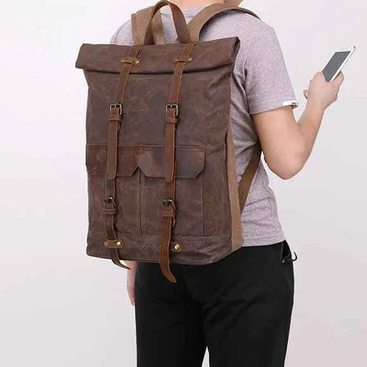 Snygg vintage campingryggsäck 20L för män, vattentät. Kombinerar klassisk design med modern funktion.