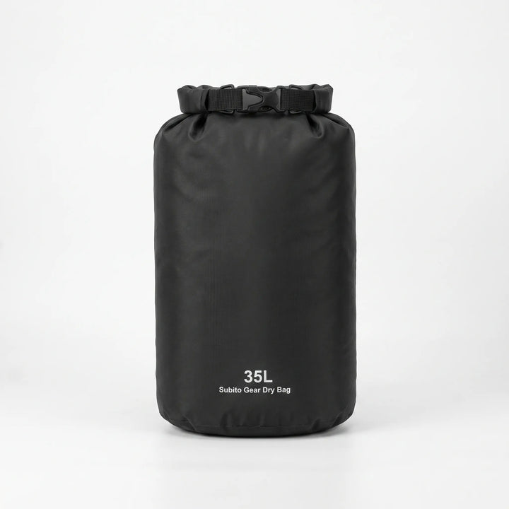 Effektiv regnskydd drybag, perfekt för camping, vandring och alla vattensporter. Håller din packning säker och torr.