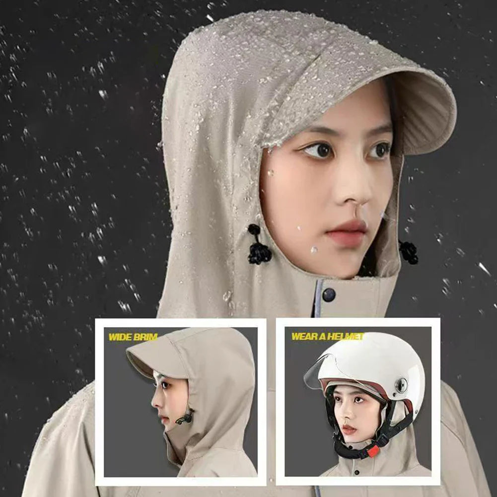 Hållbar unisex regnrock med huva, idealisk för vandring och utomhusäventyr i alla väder.