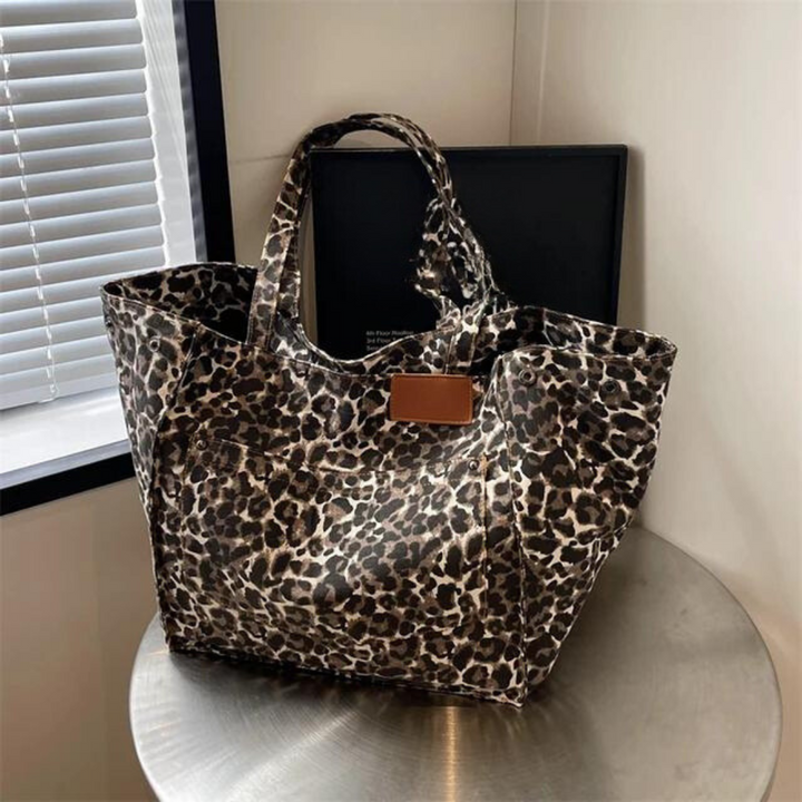 Canvasväska med leopardtryck, trendig axelväska för dam i elegant stil.