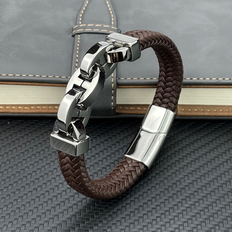 Stilrent vintage herrarmband, hållbart designat för män. En tidlös accessoar för varje tillfälle.