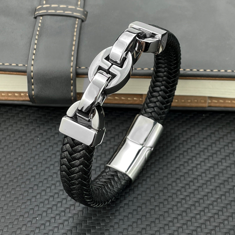 Elegant vintage herrarmband som stilfull accessoar. Ett klassiskt herrsmycke för tidlös look.