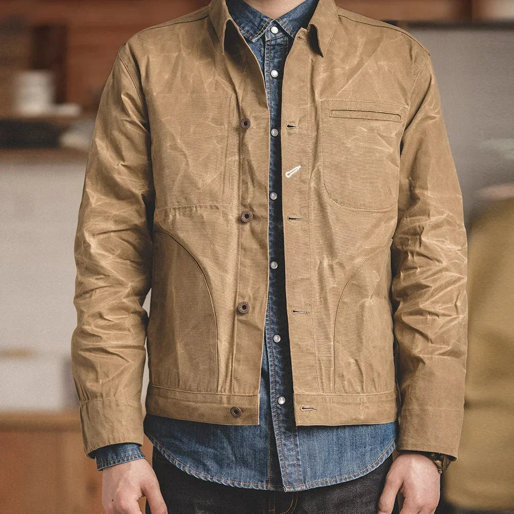 Skräddarsydd herrjacka vintage. Perfekt som överdel för vårmode, kombinerar retrostil med tidlös elegans.