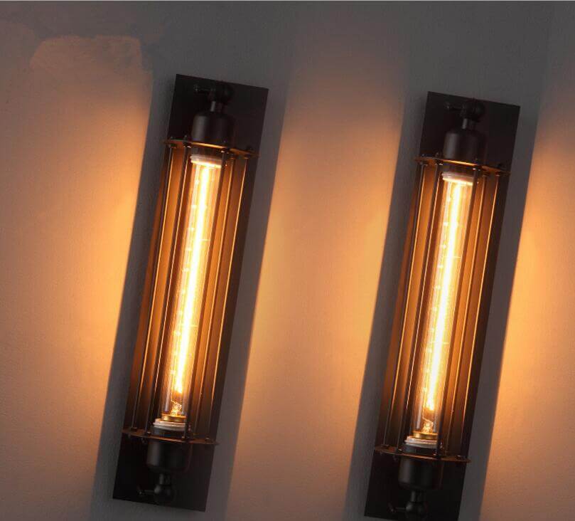 Vägglampa i industriell vintage stil, dekorativ belysning för hem och kontor.
