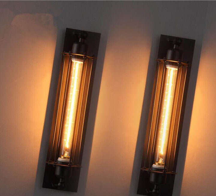 Vägglampa i industriell vintage stil, dekorativ belysning för hem och kontor.
