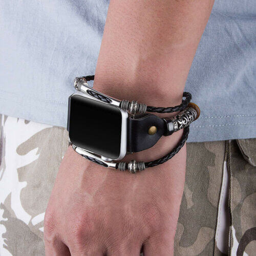 Apple Watch med vintage brunt läderarmband på handled, perfekt accessoar