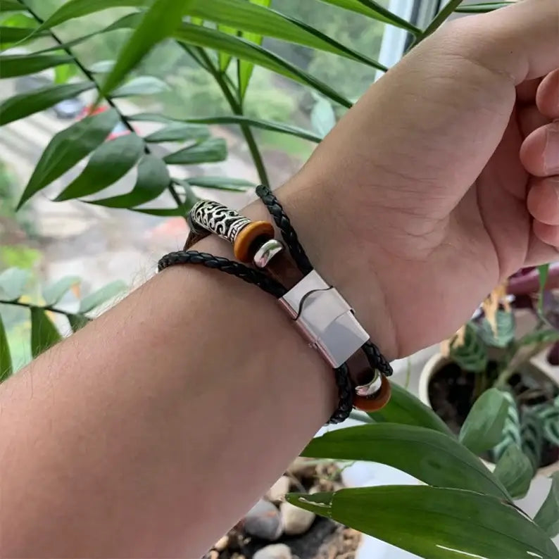 Närbild på textur av vintage läderband i brunt för Apple Watch klockarmband