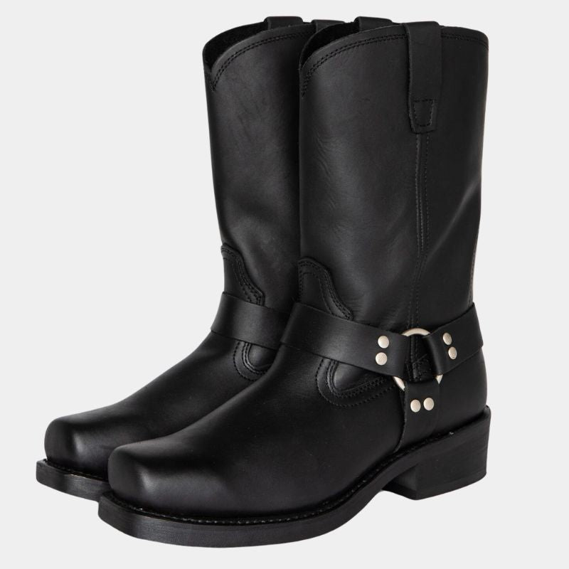 Bekväma kvinnors vintage cowboystövlar, perfekta för höst- och vintermode. Stilren design med western-inspirerad touch.