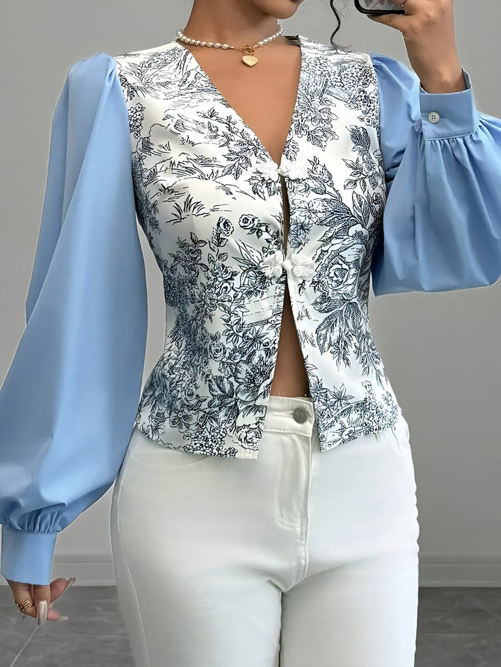 Bärbar polyesterblus för kvinnor med elegant V-ringning och blommigt motiv.
